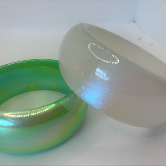Set of Three iridescent Bangle Bracelets - Picture 3 of 7